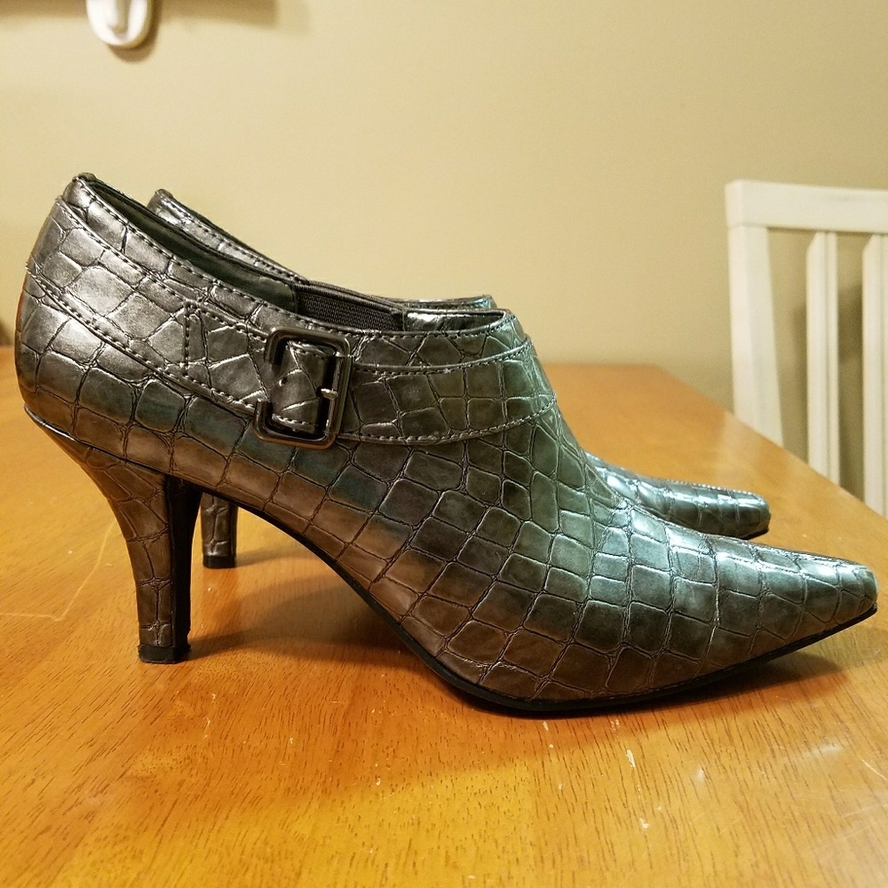 👠Anne Klein shootie heels👠